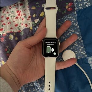 Apple Watch Series 4 GPS + Cellular - White Band